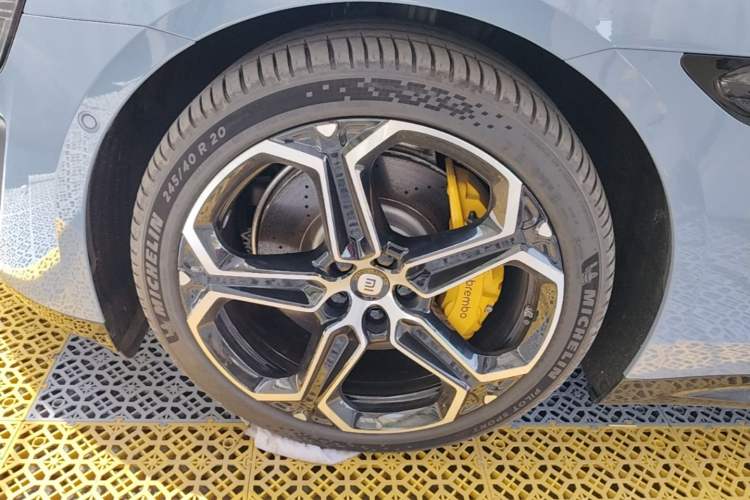 Used Xiaomi Auto SU7 2024 Four-Wheel Drive Ultra-Long Range Advanced Intelligent Driving Max Edition Left Front Wheel Hub