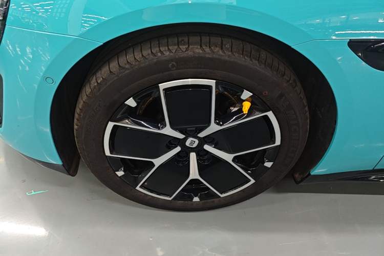 Used Xiaomi Auto SU7 2024 Rear-Drive Long-Range Intelligent Driving Version Left Front Wheel Hub