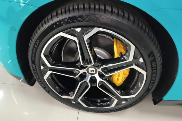 Used Xiaomi Auto SU7 2024 Four-Wheel Drive Ultra-Long Range Advanced Intelligent Driving Max Edition Left Front Wheel Hub
