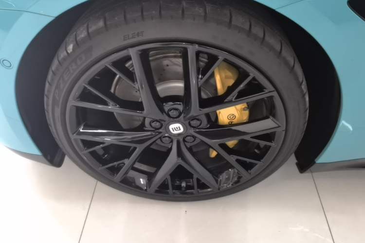 Used Xiaomi Auto SU7 2024 Four-Wheel Drive Ultra-Long Range Advanced Intelligent Driving Max Edition Left Front Wheel Hub