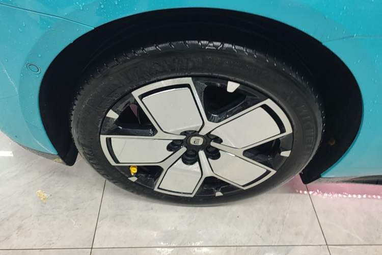 Used Xiaomi Auto SU7 2024 Rear-Drive Standard Founder Edition Left Front Wheel Hub