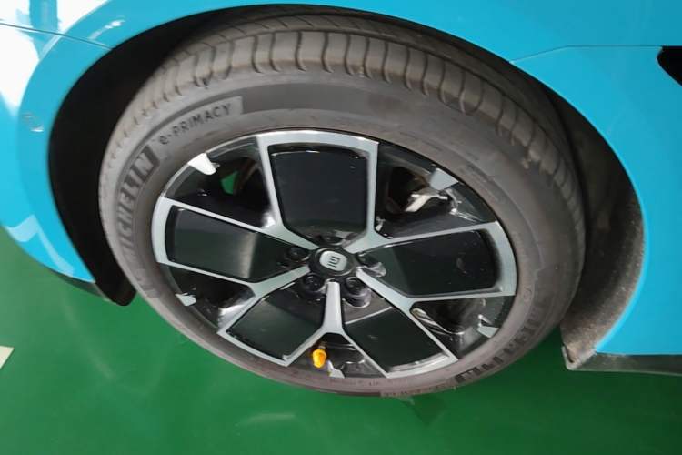 Used Xiaomi Auto SU7 2024 Rear-Drive Standard Founder Edition Left Front Wheel Hub
