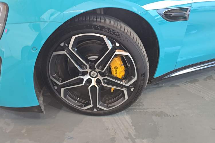 Used Xiaomi Auto SU7 2024 Four-Wheel Drive Ultra-Long Range Advanced Intelligent Driving Max Edition Left Front Wheel Hub