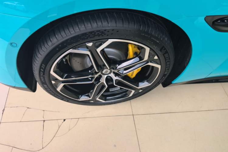 Used Xiaomi Auto SU7 2024 Rear-Drive Long-Range Intelligent Driving Version Left Front Wheel Hub