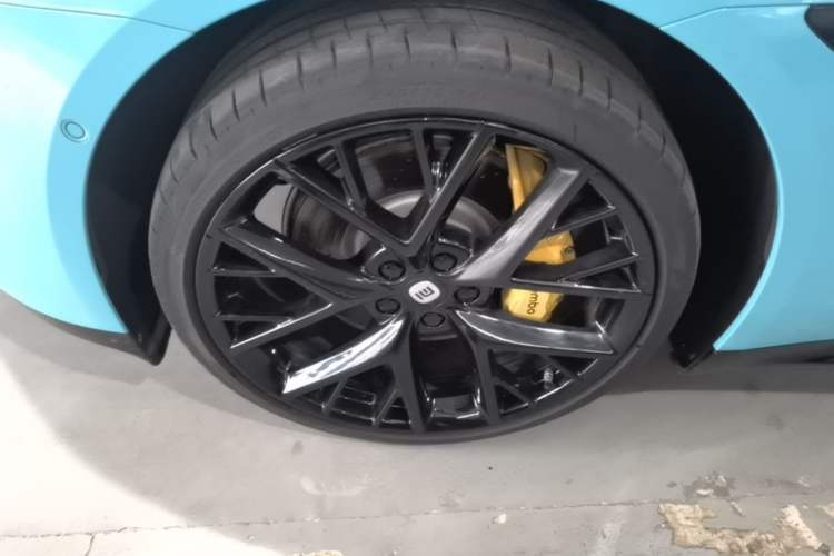 Used Xiaomi Auto SU7 2024 Four-Wheel Drive Ultra-Long Range Advanced Intelligent Driving Max Edition Left Front Wheel Hub