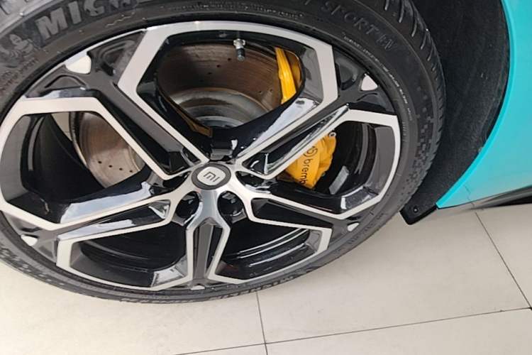 Used Xiaomi Auto SU7 2024 Rear-Drive Long-Range Intelligent Driving Version Left Front Wheel Hub