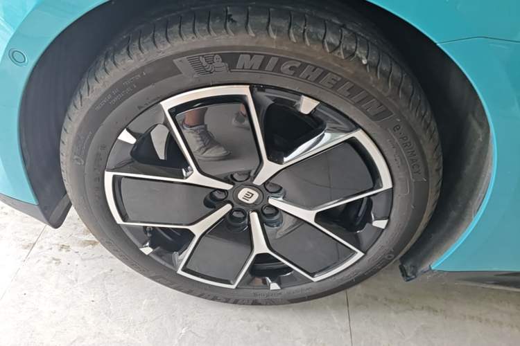 Used Xiaomi Auto SU7 2024 Rear-Drive Long-Range Intelligent Driving Version Left Front Wheel Hub