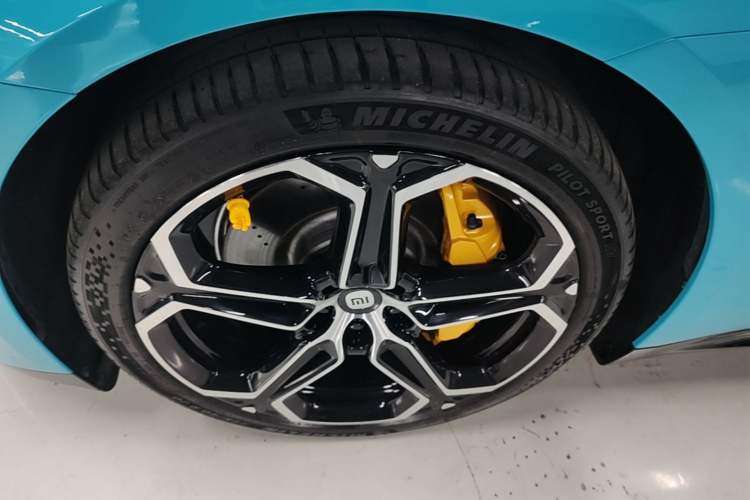 Used Xiaomi Auto SU7 2024 Four-Wheel Drive Ultra-Long Range Advanced Intelligent Driving Max Edition Left Front Wheel Hub