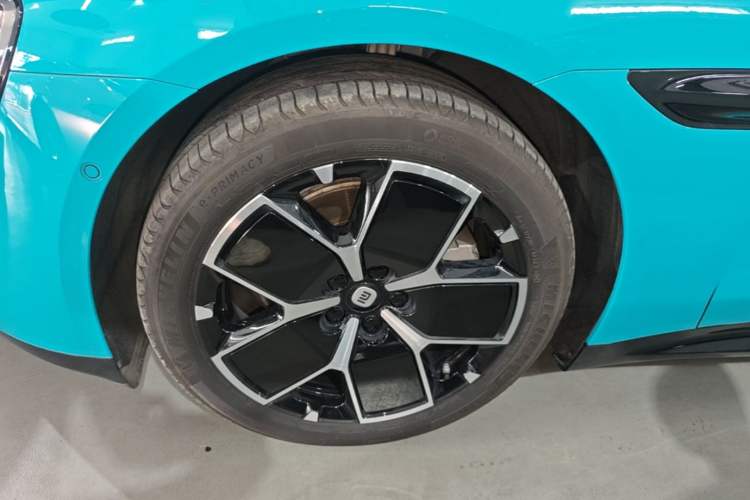 Used Xiaomi Auto SU7 2024 Rear-Drive Long-Range Intelligent Driving Version Left Front Wheel Hub