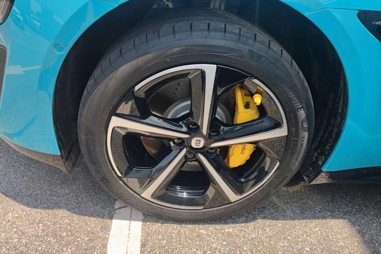 Used Xiaomi Auto SU7 2024 Four-Wheel Drive Ultra-Long Range Advanced Intelligent Driving Max Edition Left Front Wheel Hub