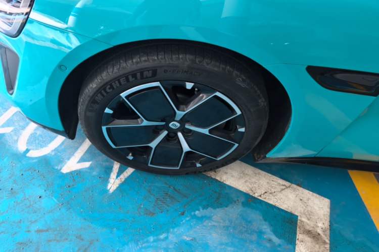 Used Xiaomi Auto SU7 2024 Rear-Drive Long-Range Intelligent Driving Version Left Front Wheel Hub