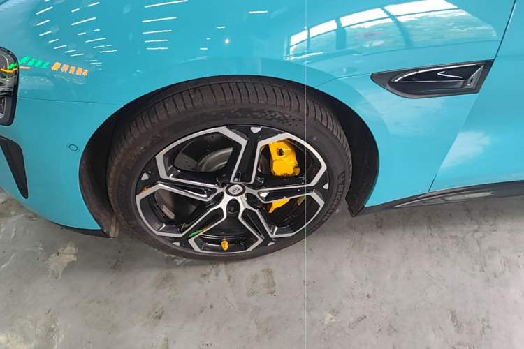 Used Xiaomi Auto SU7 2024 Rear-Drive Long-Range Intelligent Driving Version Left Front Wheel Hub