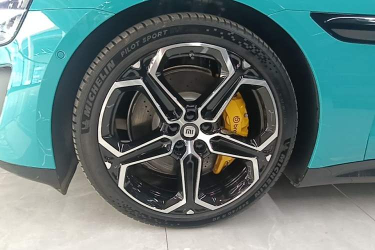 Used Xiaomi Auto SU7 2024 Four-Wheel Drive Ultra-Long Range Advanced Intelligent Driving Max Edition Left Front Wheel Hub