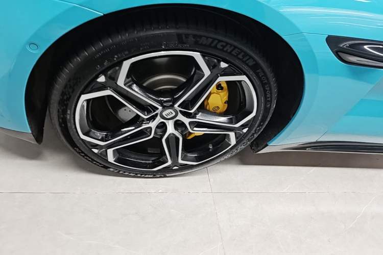 Used Xiaomi Auto SU7 2024 Four-Wheel Drive Ultra-Long Range Advanced Intelligent Driving Max Edition Left Front Wheel Hub