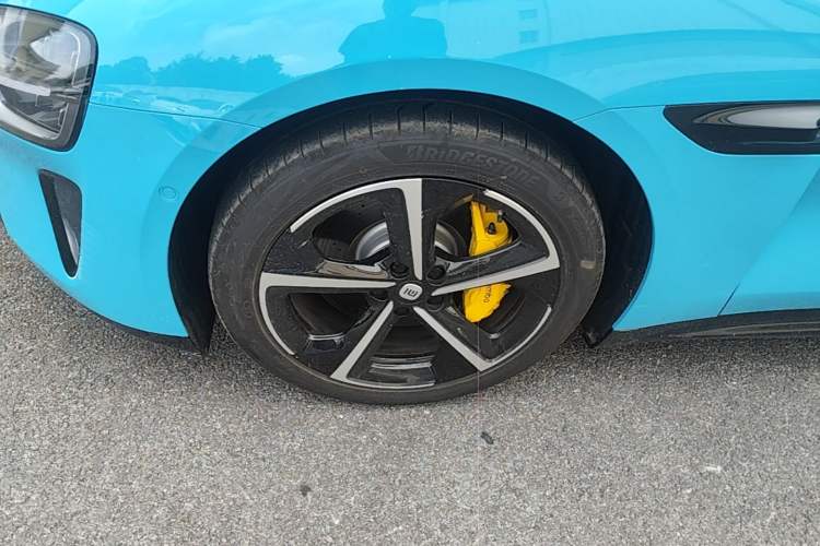 Used Xiaomi Auto SU7 2024 Four-Wheel Drive Ultra-Long Range Advanced Intelligent Driving Max Edition Left Front Wheel Hub