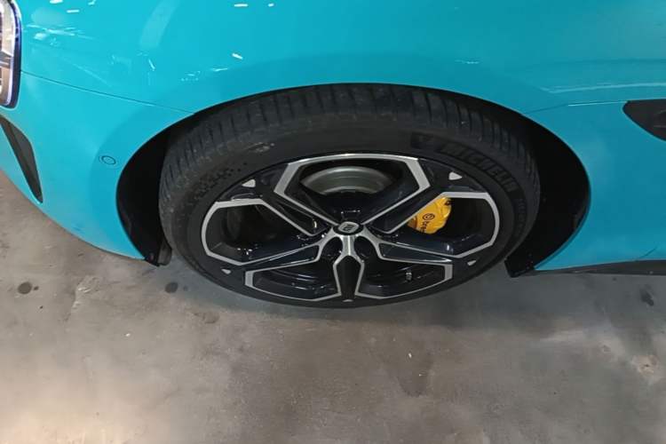 Used Xiaomi Auto SU7 2024 Four-Wheel Drive Ultra-Long Range Advanced Intelligent Driving Max Edition Left Front Wheel Hub