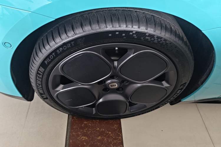 Used Xiaomi Auto SU7 2024 Four-Wheel Drive Ultra-Long Range Advanced Intelligent Driving Max Edition Left Front Wheel Hub