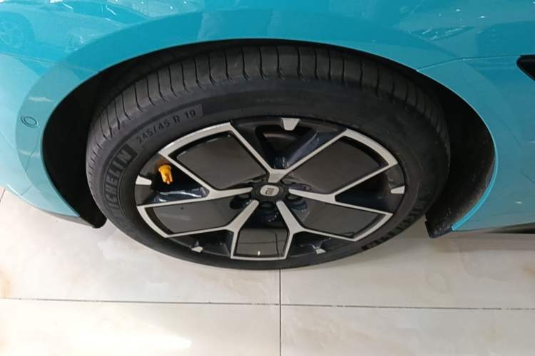 Used Xiaomi Auto SU7 2024 Rear-Drive Long-Range Intelligent Driving Version Left Front Wheel Hub