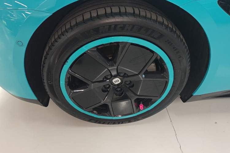 Used Xiaomi Auto SU7 2024 Rear-Drive Long-Range Intelligent Driving Version Left Front Wheel Hub