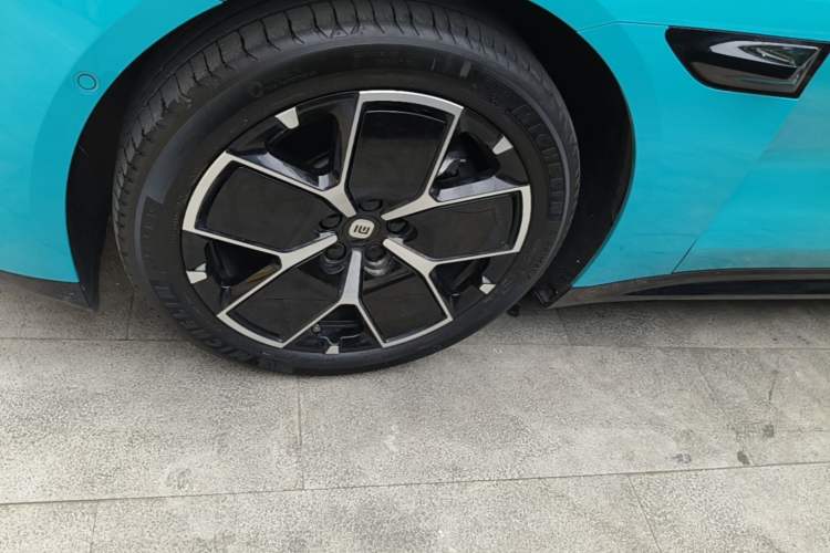 Used Xiaomi Auto SU7 2024 Rear-Drive Long-Range Intelligent Driving Version Left Front Wheel Hub