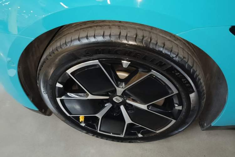 Used Xiaomi Auto SU7 2024 Rear-Drive Ultra-Long Range Advanced Pro-Level Intelligent Driving Version Left Front Wheel Hub