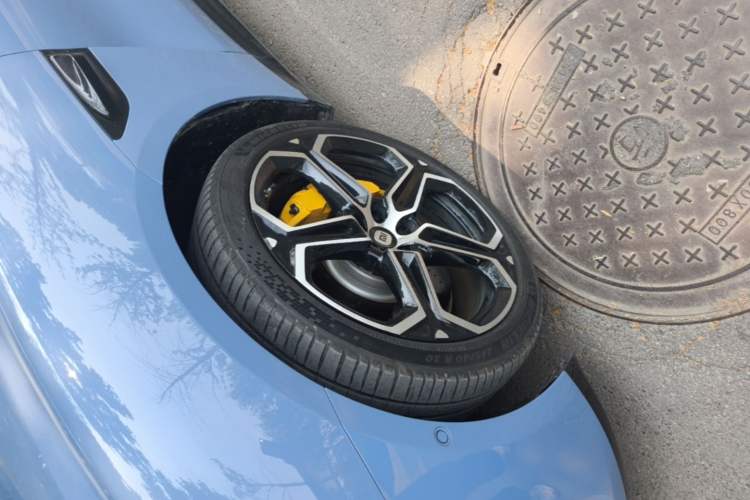 Used Xiaomi Auto SU7 2024 Rear-Drive Long-Range Intelligent Driving Version Left Front Wheel Hub