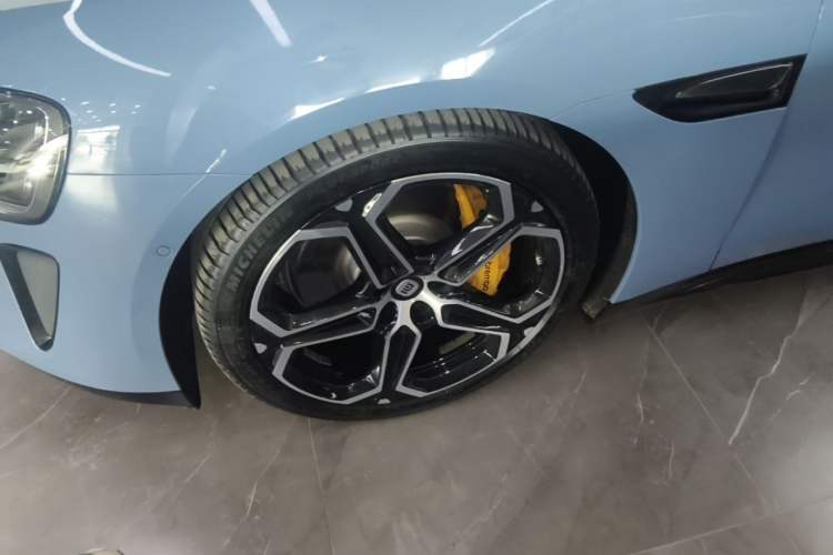 Used Xiaomi Auto SU7 2024 Four-Wheel Drive Ultra-Long Range Advanced Intelligent Driving Max Edition Left Front Wheel Hub