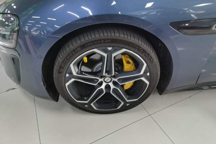 Used Xiaomi Auto SU7 2024 Rear-Drive Ultra-Long Range Advanced Pro-Level Intelligent Driving Version Left Front Wheel Hub