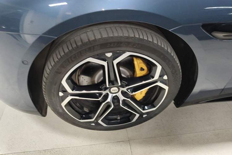 Used Xiaomi Auto SU7 2024 Rear-Drive Long-Range Intelligent Driving Version Left Front Wheel Hub