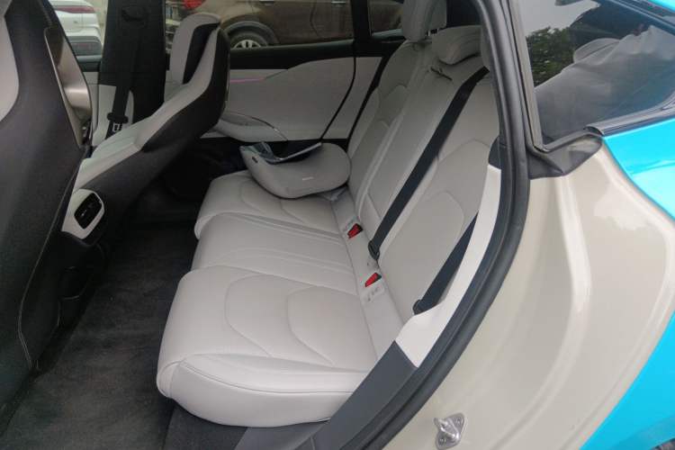 Used Xiaomi Auto SU7 2024 Rear-Drive Ultra-Long Range Advanced Pro-Level Intelligent Driving Version Left Rear Seat