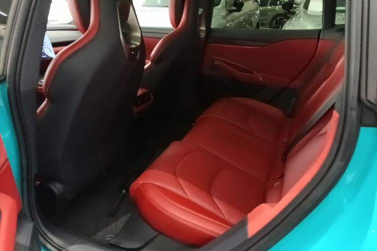 Used Xiaomi Auto SU7 2024 Rear-Drive Ultra-Long Range Advanced Pro-Level Intelligent Driving Version Left Rear Seat