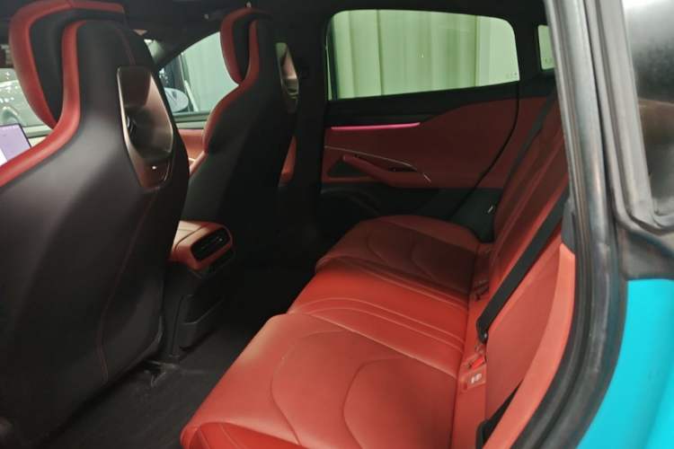 Used Xiaomi Auto SU7 2024 Rear-Drive Ultra-Long Range Advanced Pro-Level Intelligent Driving Version Left Rear Seat