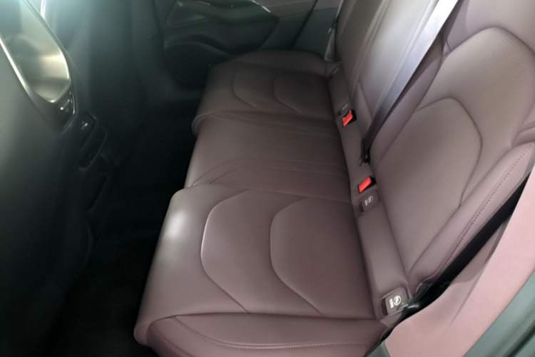 Used Xiaomi Auto SU7 2024 Rear-Drive Long-Range Intelligent Driving Version Left Rear Seat
