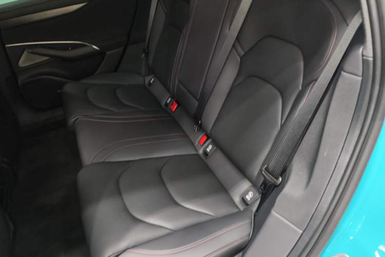 Used Xiaomi Auto SU7 2024 Rear-Drive Ultra-Long Range Advanced Pro-Level Intelligent Driving Version Left Rear Seat