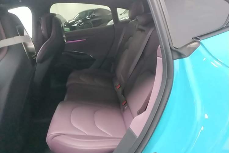 Used Xiaomi Auto SU7 2024 Rear-Drive Long-Range Intelligent Driving Version Left Rear Seat