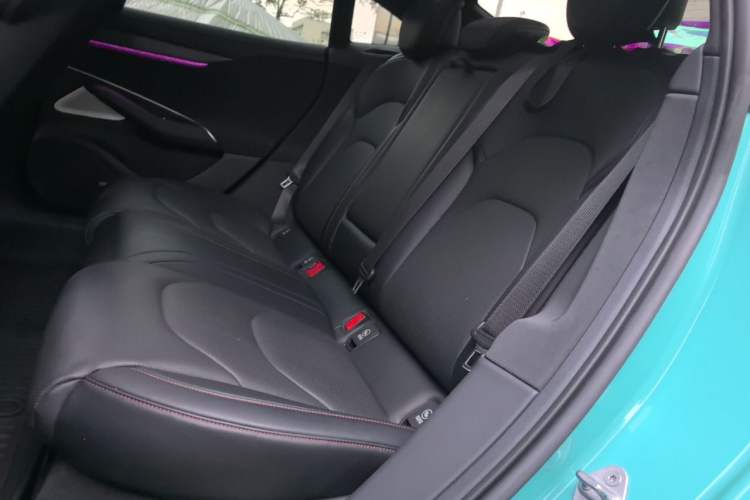Used Xiaomi Auto SU7 2024 Four-Wheel Drive Ultra-Long Range Advanced Intelligent Driving Max Edition Left Rear Seat
