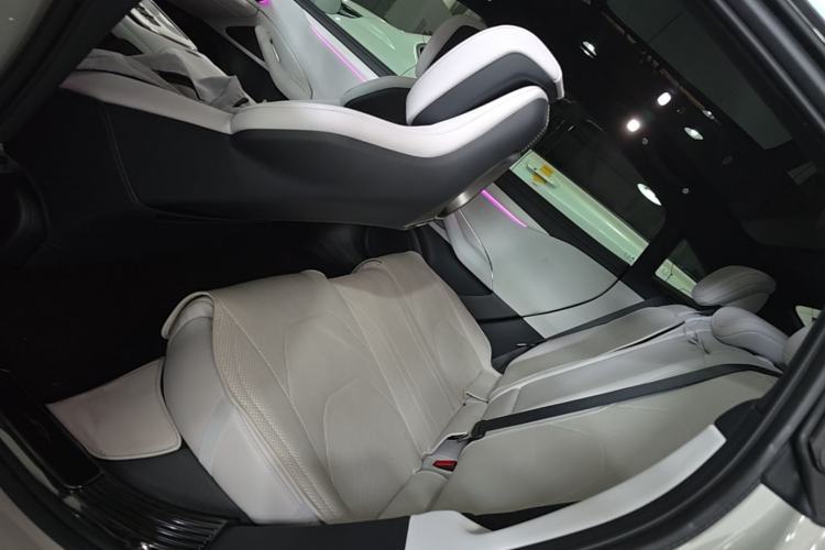 Used Xiaomi Auto SU7 2024 Four-Wheel Drive Ultra-Long Range Advanced Intelligent Driving Max Edition Left Rear Seat