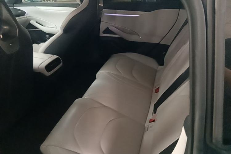 Used Xiaomi Auto SU7 2024 Rear-Drive Ultra-Long Range Advanced Pro-Level Intelligent Driving Version Left Rear Seat