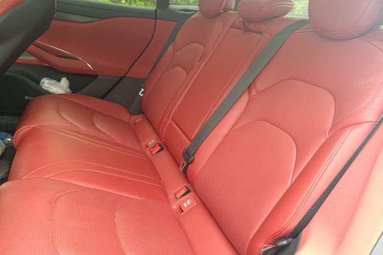 Used Xiaomi Auto SU7 2024 Four-Wheel Drive Ultra-Long Range Advanced Intelligent Driving Max Edition Left Rear Seat