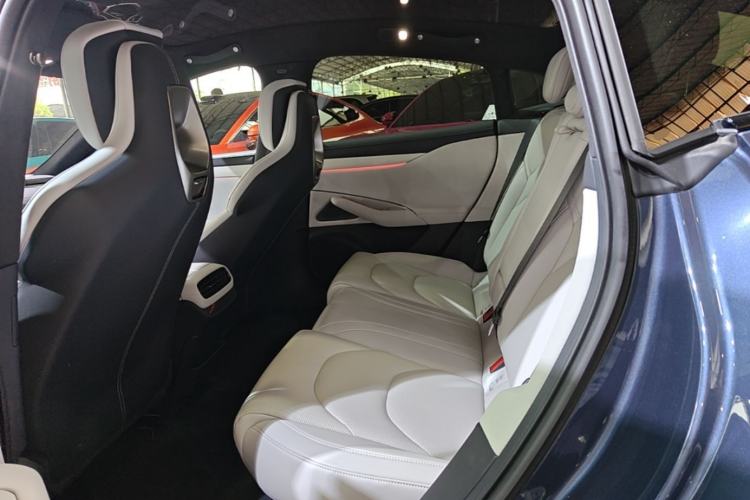 Used Xiaomi Auto SU7 2024 Four-Wheel Drive Ultra-Long Range Advanced Intelligent Driving Max Edition Left Rear Seat