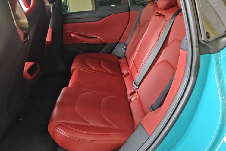 Used Xiaomi Auto SU7 2024 Rear-Drive Long-Range Intelligent Driving Version Left Rear Seat
