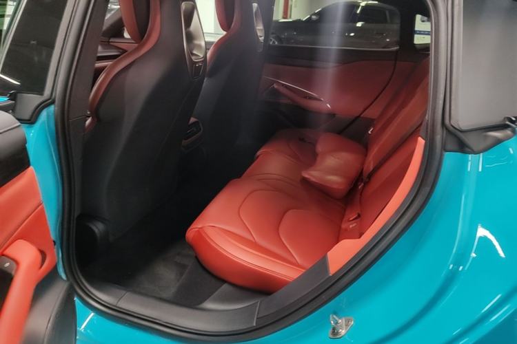Used Xiaomi Auto SU7 2024 Four-Wheel Drive Ultra-Long Range Advanced Intelligent Driving Max Edition Left Rear Seat