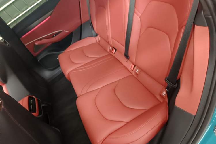 Used Xiaomi Auto SU7 2024 Four-Wheel Drive Ultra-Long Range Advanced Intelligent Driving Max Edition Left Rear Seat