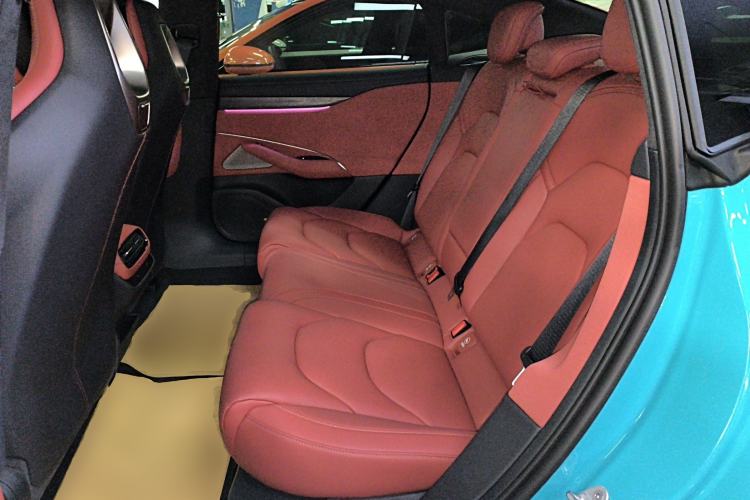 Used Xiaomi Auto SU7 2024 Four-Wheel Drive Ultra-Long Range Advanced Intelligent Driving Max Edition Left Rear Seat
