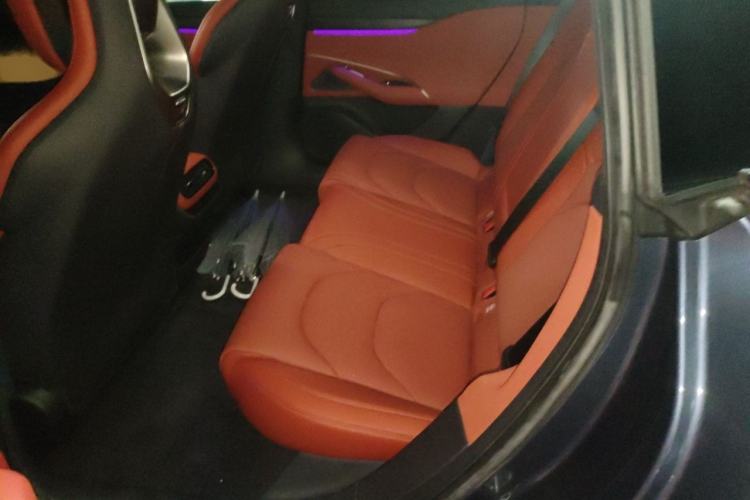 Used Xiaomi Auto SU7 2024 Four-Wheel Drive Ultra-Long Range Advanced Intelligent Driving Max Edition Left Rear Seat