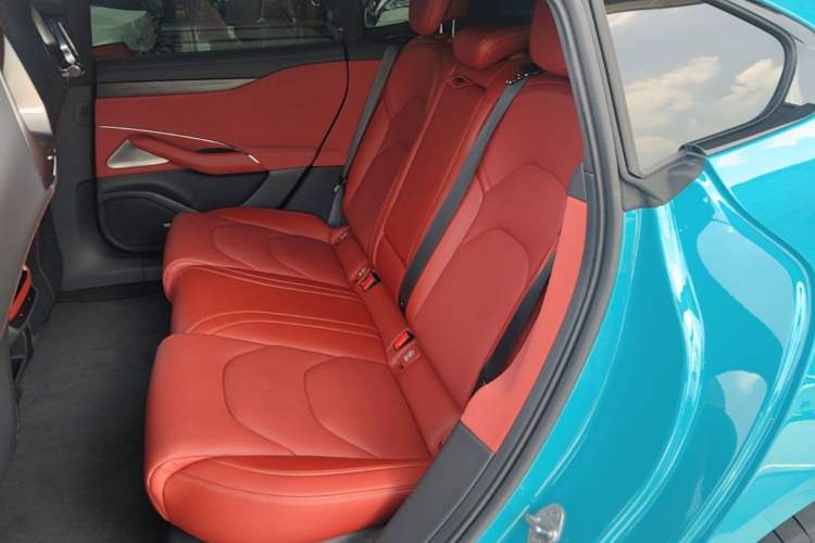 Used Xiaomi Auto SU7 2024 Four-Wheel Drive Ultra-Long Range Advanced Intelligent Driving Max Edition Left Rear Seat