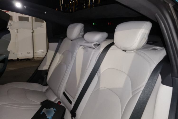 Used Xiaomi Auto SU7 2024 Four-Wheel Drive Ultra-Long Range Advanced Intelligent Driving Max Edition Left Rear Seat