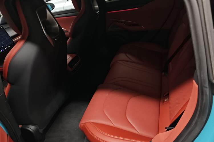 Used Xiaomi Auto SU7 2024 Four-Wheel Drive Ultra-Long Range Advanced Intelligent Driving Max Edition Left Rear Seat