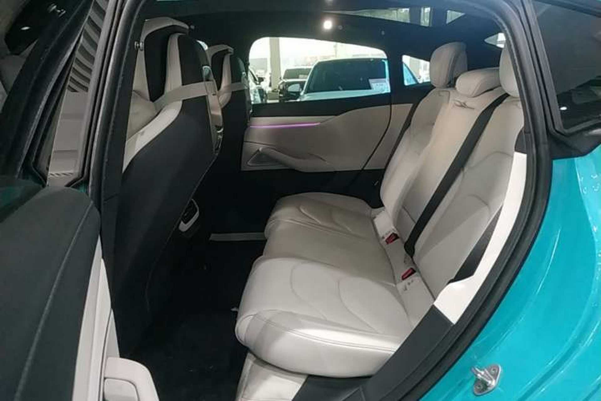 Used Xiaomi Auto SU7 2024 Four-Wheel Drive Ultra-Long Range Advanced Intelligent Driving Max Edition Left Rear Seat