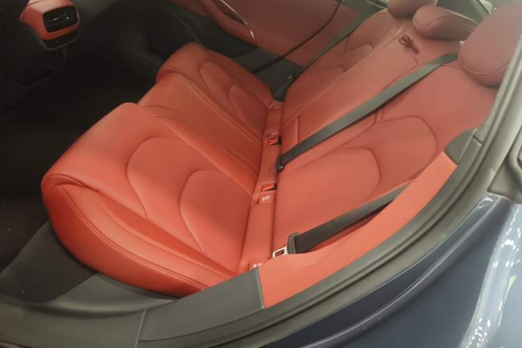 Used Xiaomi Auto SU7 2024 Rear-Drive Ultra-Long Range Advanced Pro-Level Intelligent Driving Version Left Rear Seat
